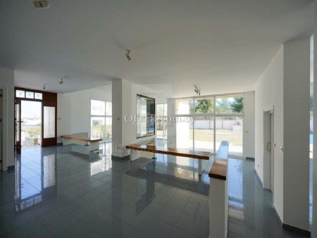 Detached Three Bedroom Ground Floor House with Swimming Pool for Sale in Lakatamia Nicosia - 4