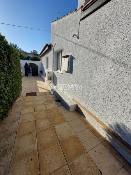 Bungalow For Sale in Chloraka, Paphos - DP4042 - 2