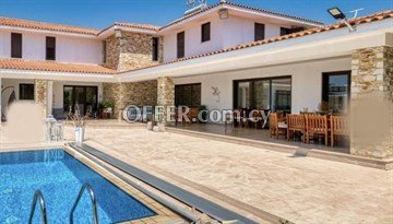 Wonderful & Large House 6 Bedroom  In Pervolia, Larnaca - In A Large L