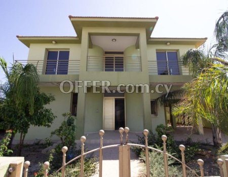 4-Bedroom House With Swimming Pool In Pervolia, Larnaca