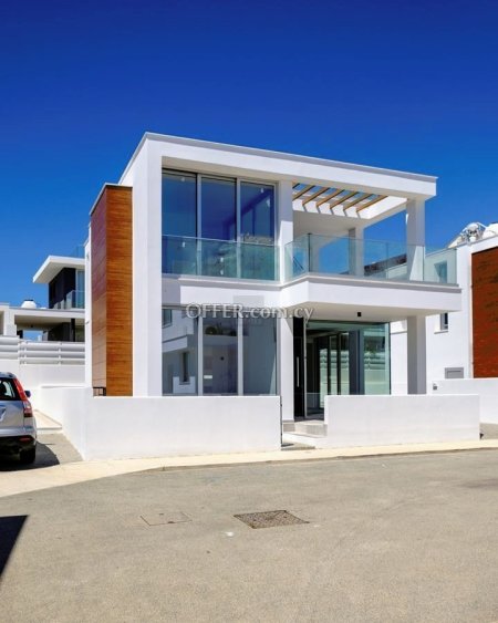 4-Bedroom Villa Centrally Protaras - 15