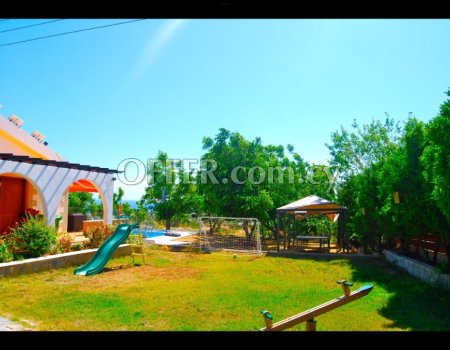 Luxury 2 bedrooms villa with swimming pool 10m x 5m AVAILABLE FOR SHORT TERM OR LONG TERM. - 8