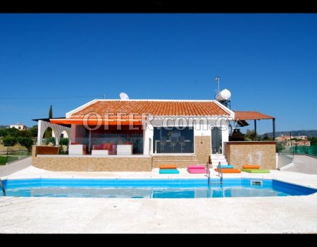 Luxury 2 bedrooms villa with swimming pool 10m x 5m AVAILABLE FOR SHORT TERM OR LONG TERM. - 1