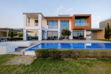 4 Bed Detached Villa for rent in Peyia, Paphos - 1