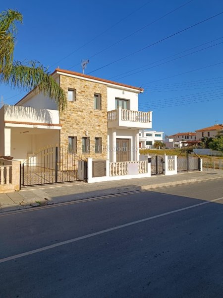 New For Sale €299,000 House 3 bedrooms, Detached Oroklini, Voroklini Larnaca - 11
