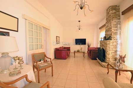 4 Bed Detached Villa for Sale in Paralimni, Ammochostos - 10
