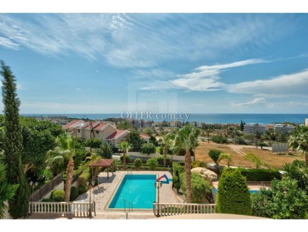 Luxury villa near the sea in St Raphael area in a large plot of land of 1250m2. - 9