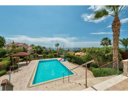 Luxury villa near the sea in St Raphael area in a large plot of land of 1250m2. - 8