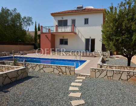 SPACIOUS 4 BEDROOM HOUSE FOR RENT IN KOLOSSI - 8