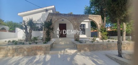 Bungalow For Rent in Tala, Paphos - DP4062