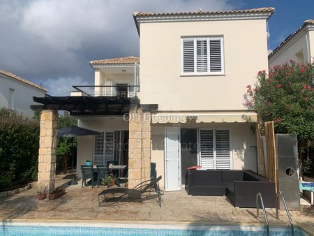 Three bedroom resale villa in Peyia Paphos - 1