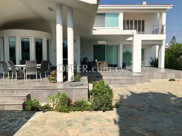 In A Large Plot 7 Bedroom House  In Latsia, Nicosia - 5