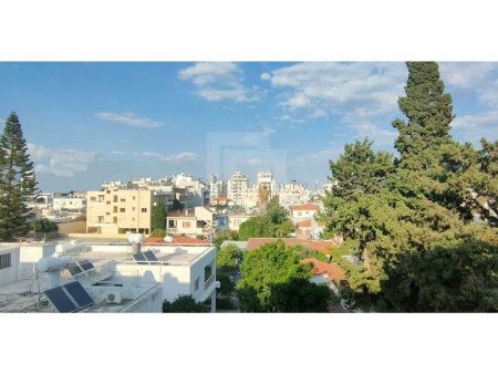 Large 150m2 Renovated 3 bedroom Penthouse in the heart of the city center - 4