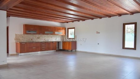 New For Sale €415,000 Villa 5 bedrooms, Detached Aradippou Larnaca - 9