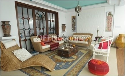 LOCATED RIGHT ON THE BEACH - 5 BEDROOM MANSION - 3