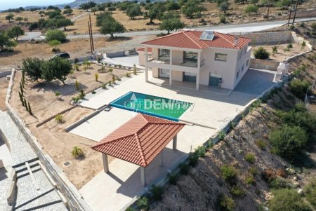 Villa For Rent in Peyia, Paphos - DP4091