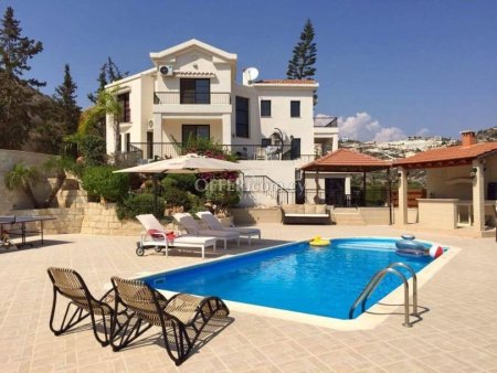 VILLA OF 5 BEDROOMS IN AGIOS TYCHONAS WITH SEA VIEWS!