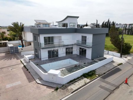Detached Three Bedroom House with Private Swimming Pool and Basement for Sale in Lakatamia Nicosia
