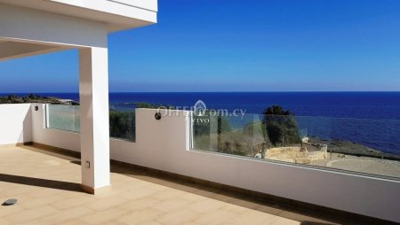 LOCATED RIGHT ON THE BEACH - 5 BEDROOM MANSION