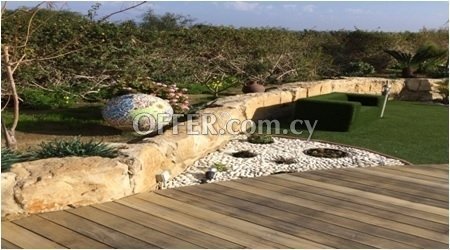 LOCATED RIGHT ON THE BEACH - 5 BEDROOM MANSION - 9