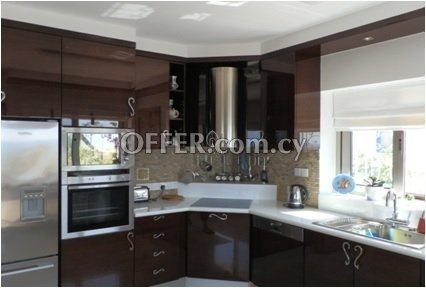 LOCATED RIGHT ON THE BEACH - 5 BEDROOM MANSION - 7