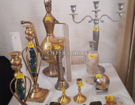 Διάφορα μπρούτζινα, αλουμίνιο, κηροπήγια,τσιαγερα, ανοιχτηρη, υδρόγειος σφαίρα. - Main Photo