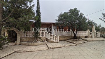 Ground floor house with a swimming pool located in Agglisides, Larnaca - 4