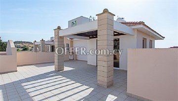 1 Bedroom Apartment With Large Veranda  In Oroklini, Larnaka - 7