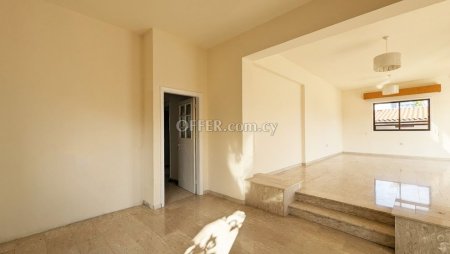Single storey detached house in Geri Nicosia - 4