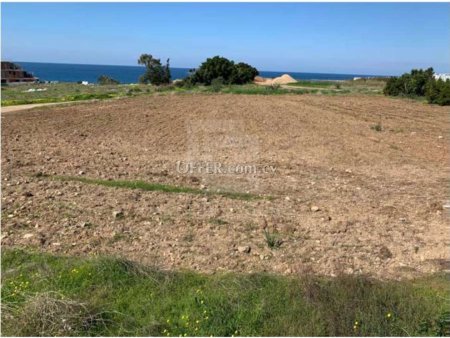Land 200 meters from the beach in Tombs of the Kings area