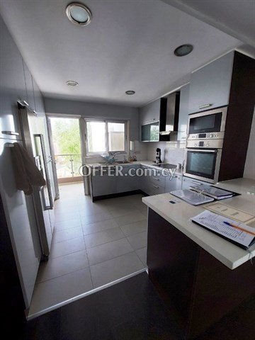  Spacious And Modern 3 Bedroom Apartment Near Konstantinoupoleos Avenu