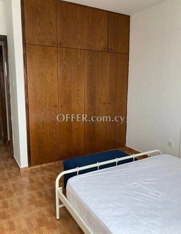 Spacious 2 Bedroom Apartment  Walking Distance To Τhe University Of Ni