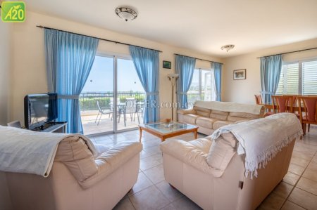 Detached Villa in Argaka - 2