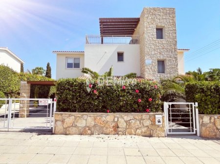 Villa For Rent in Chloraka, Paphos - DP4117