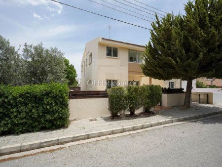 Four Bedroom House with Garden for Sale in Lakatamia Nicosia
