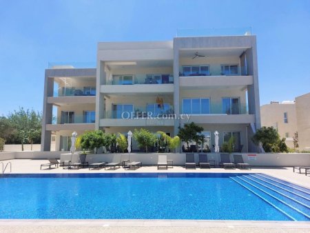 Luxurious  Two Bedroom Modern Apartment Steps from the Beach