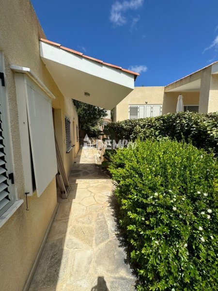 Bungalow For Rent in Chloraka, Paphos - DP4087 - 2