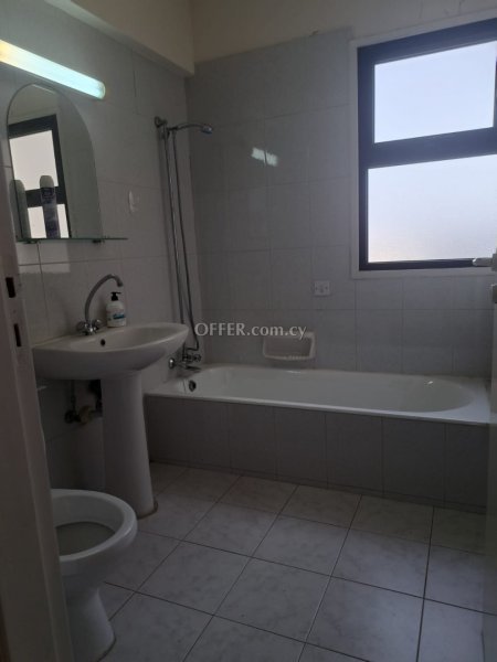 For Sale €170,000 Apartment 3 bedrooms Larnaka (Center), Larnaca Larnaca - 3