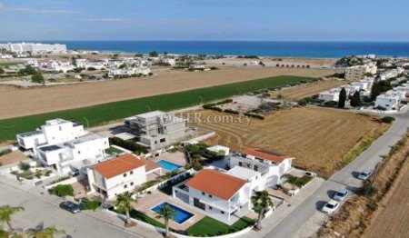 For Sale €490,000 House 4 bedrooms Leivadia, Livadia Larnaca