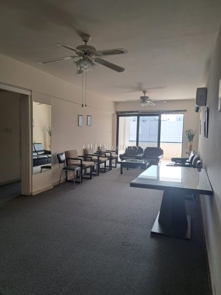 For Sale €170,000 Apartment 3 bedrooms Larnaka (Center), Larnaca Larnaca - 11