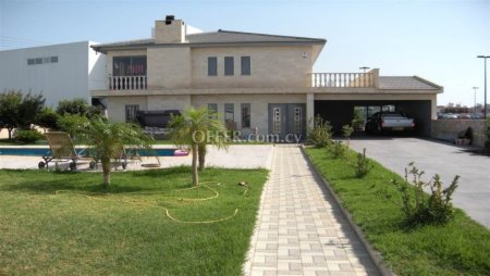 For Sale €2,200,000 House 4 bedrooms Leivadia, Livadia Larnaca - 11