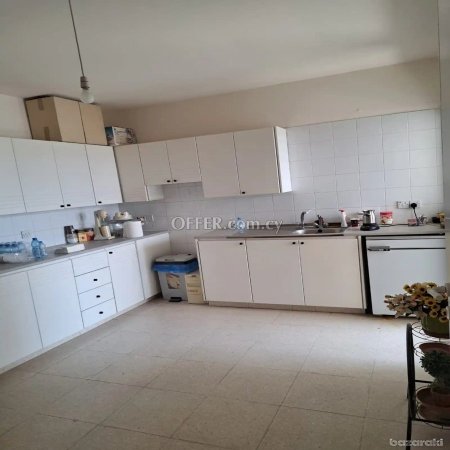 For Sale €170,000 Apartment 3 bedrooms Larnaka (Center), Larnaca Larnaca - 10