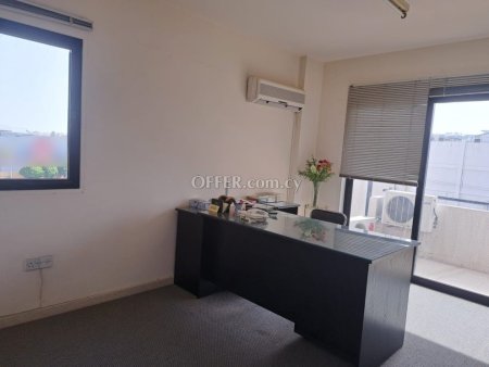 For Sale €170,000 Apartment 3 bedrooms Larnaka (Center), Larnaca Larnaca - 8