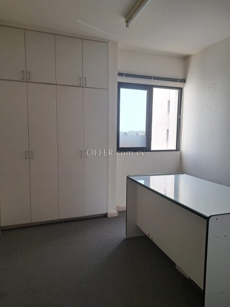For Sale €170,000 Apartment 3 bedrooms Larnaka (Center), Larnaca Larnaca - 7