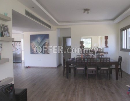 Modern 5 bedroom villa with beautiful gardens