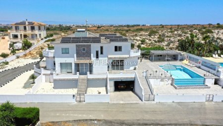 5 Bed Detached Villa for Sale in Paralimni, Ammochostos - 11