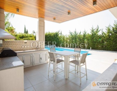 4 Bedroom Villa in Agios Tychonas - 3