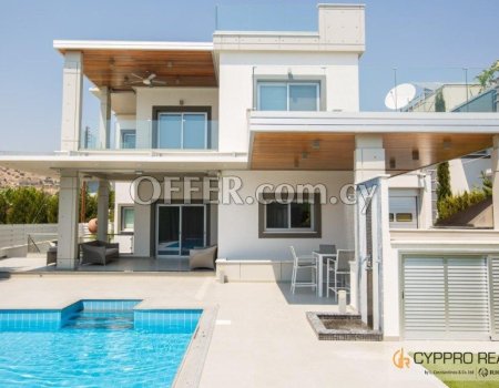 4 Bedroom Villa in Agios Tychonas