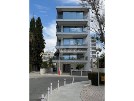 Luxury whole floor 3 bedroom apartment F F 200m from the beach at Potamos Germasogia s