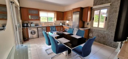 4 Bedrooms Detached Villa in Tombs of the Kings area